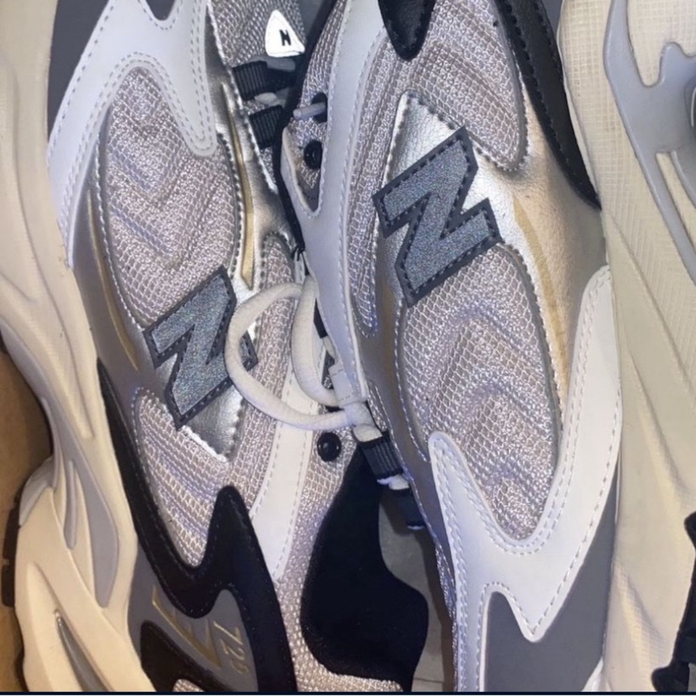 New Balance Men's Silver and Black Athletic Shoes